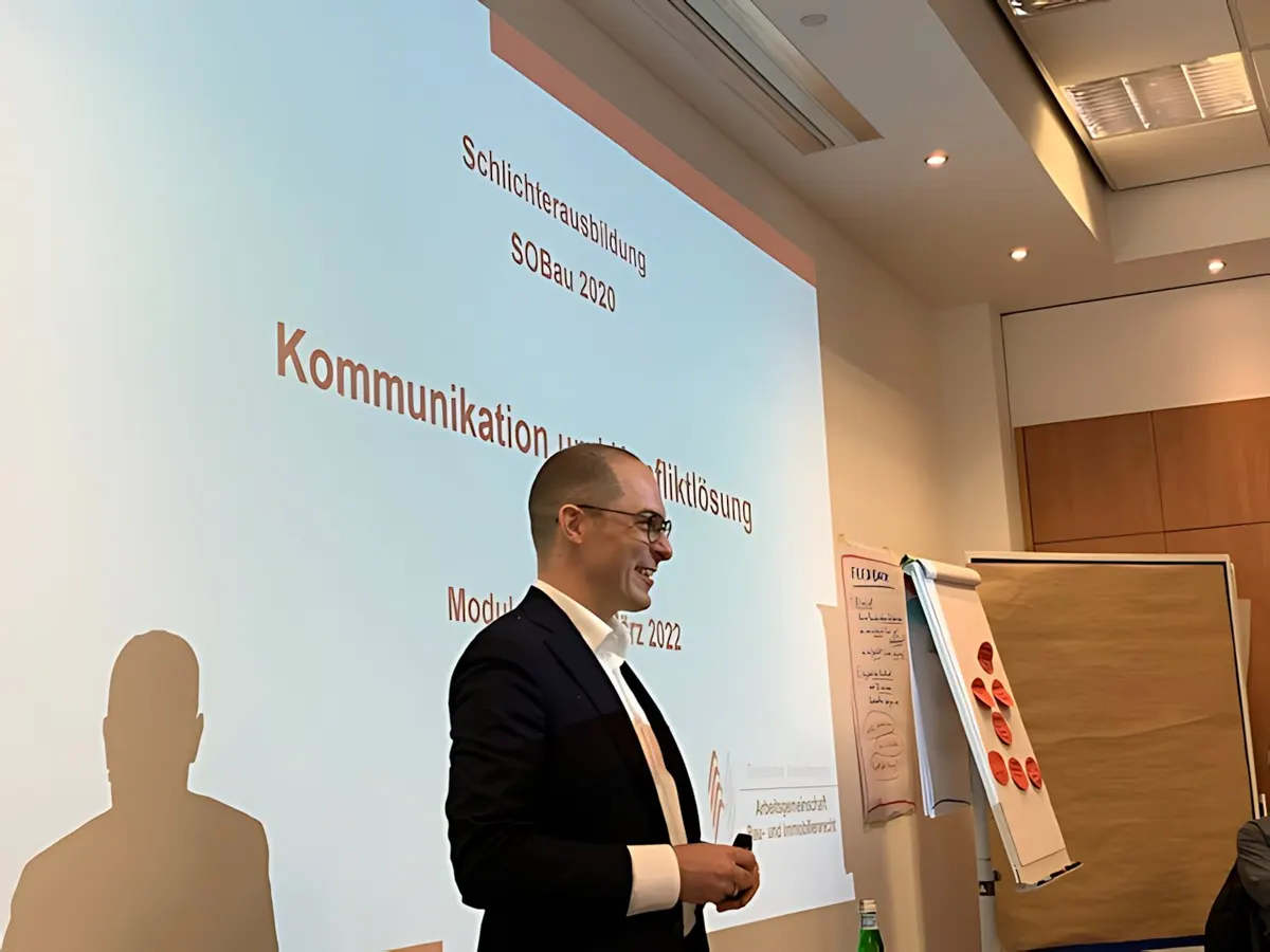 Christian von Baumbach als Trainer in der Schlichterausbildung SOBau der ARGE Baurecht